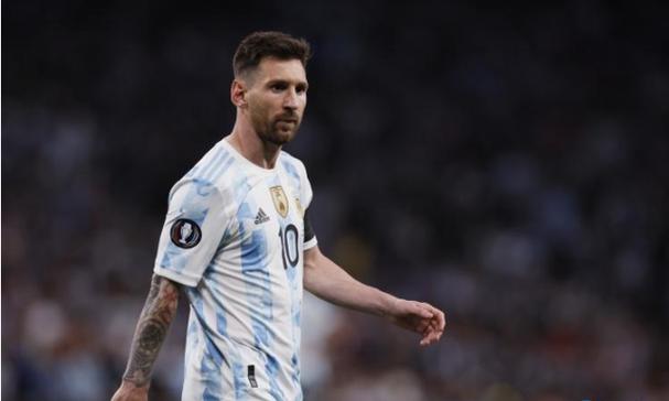 钟楚曦站位惹议！影后在旁曝排序猫腻